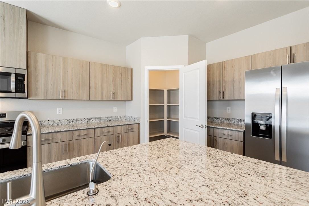 8976 Pacific Mist St - Photo 3 of 37