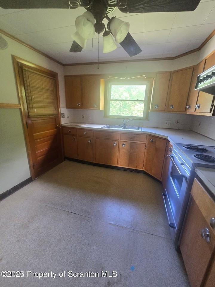 970 Wood St - Photo 4 of 7