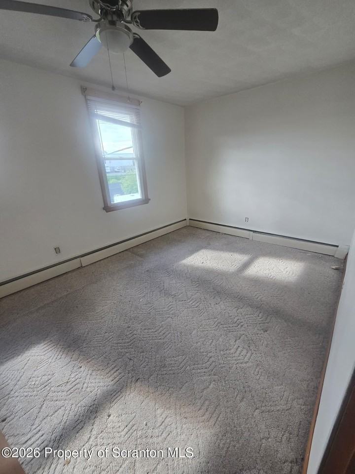 970 Wood St - Photo 5 of 7