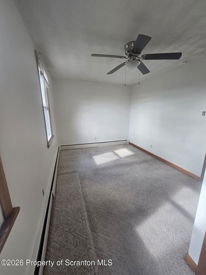 970 Wood St - Photo 6 of 7