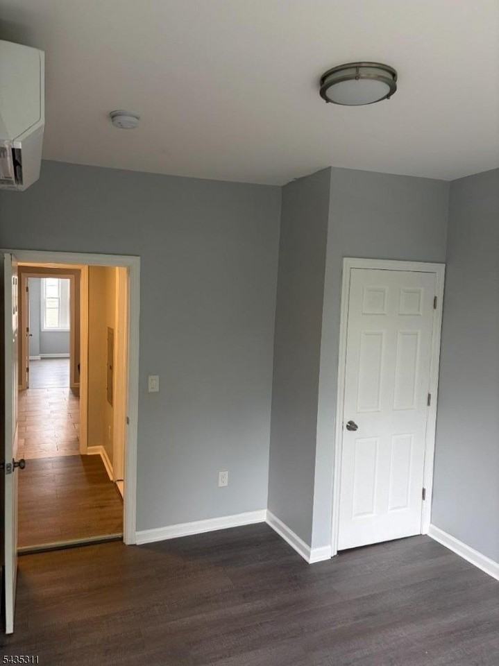 136 Winfield Ave - Photo 5 of 11