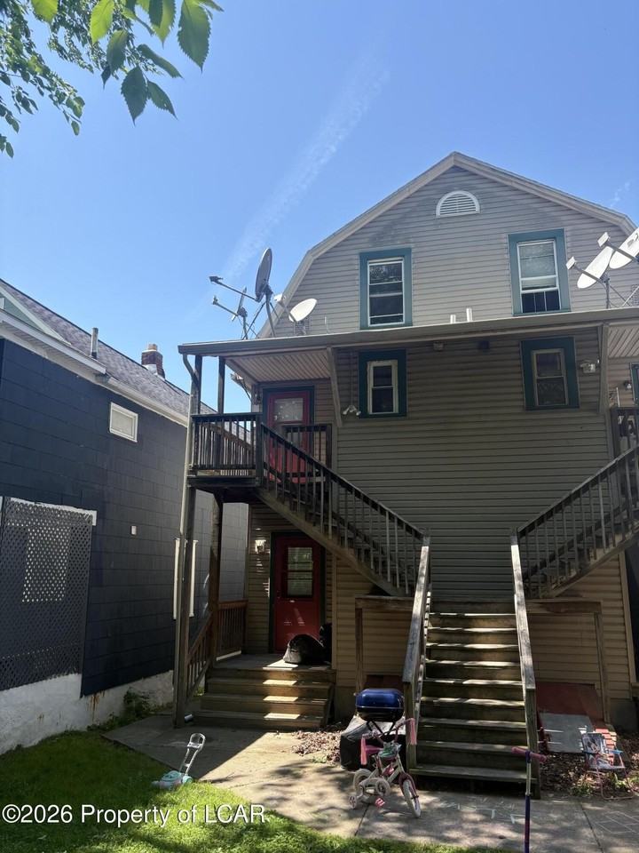 52 Diamond Ave - Photo 3 of 10