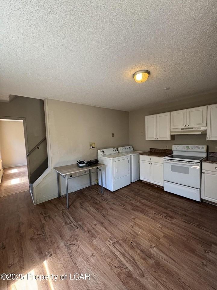 52 Diamond Ave - Photo 4 of 10