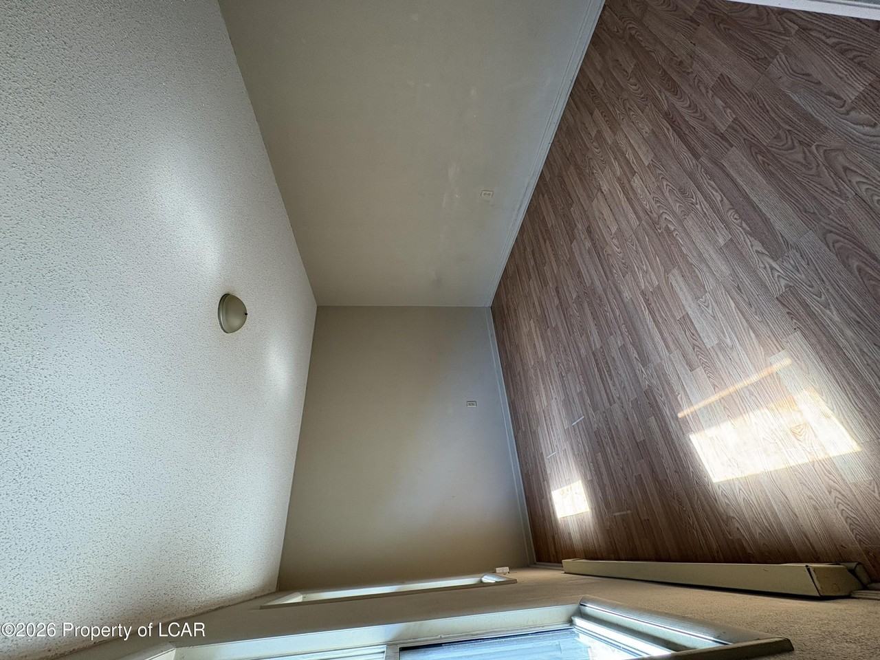 52 Diamond Ave - Photo 6 of 10