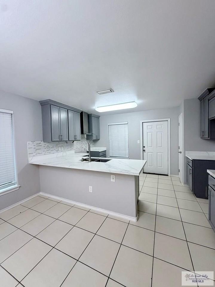 3008 Chadwick Pl - Photo 4 of 16