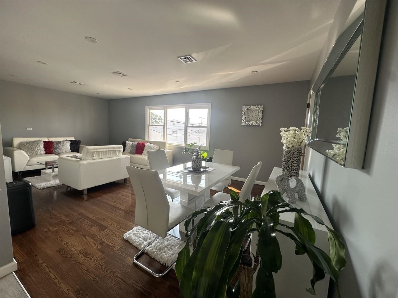 9006 Palisade Plz - Photo 2 of 4