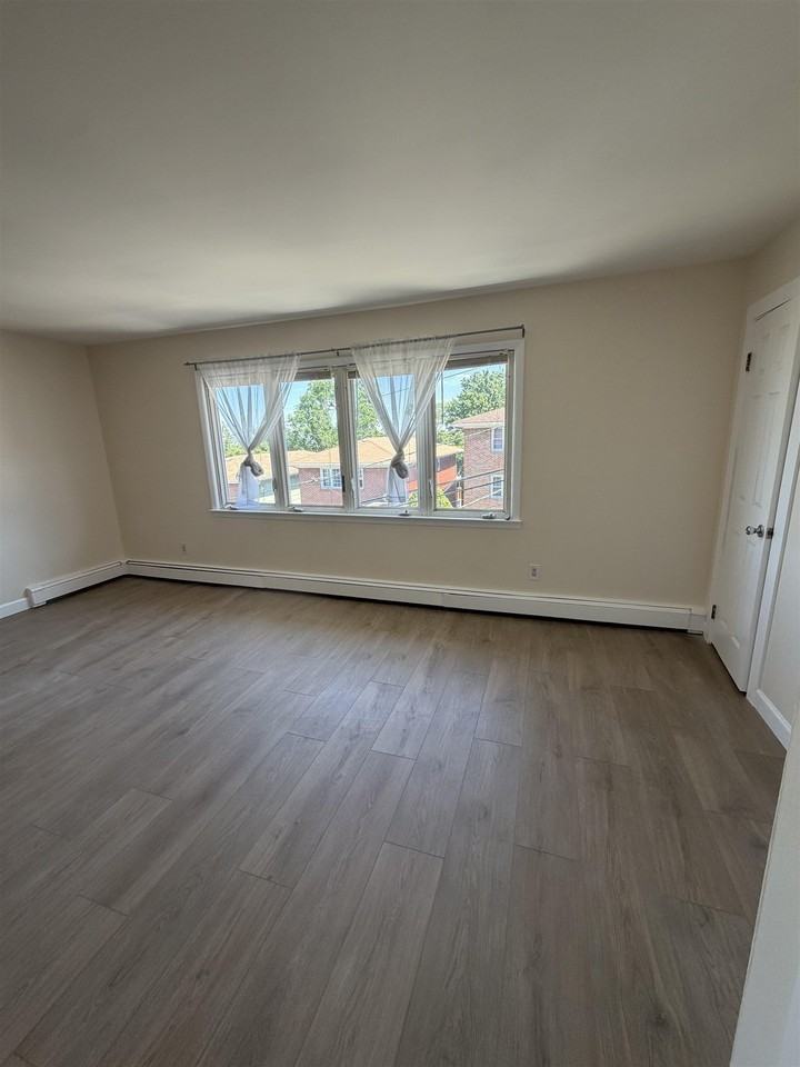 1507 74th St #2 - Photo 4 of 27