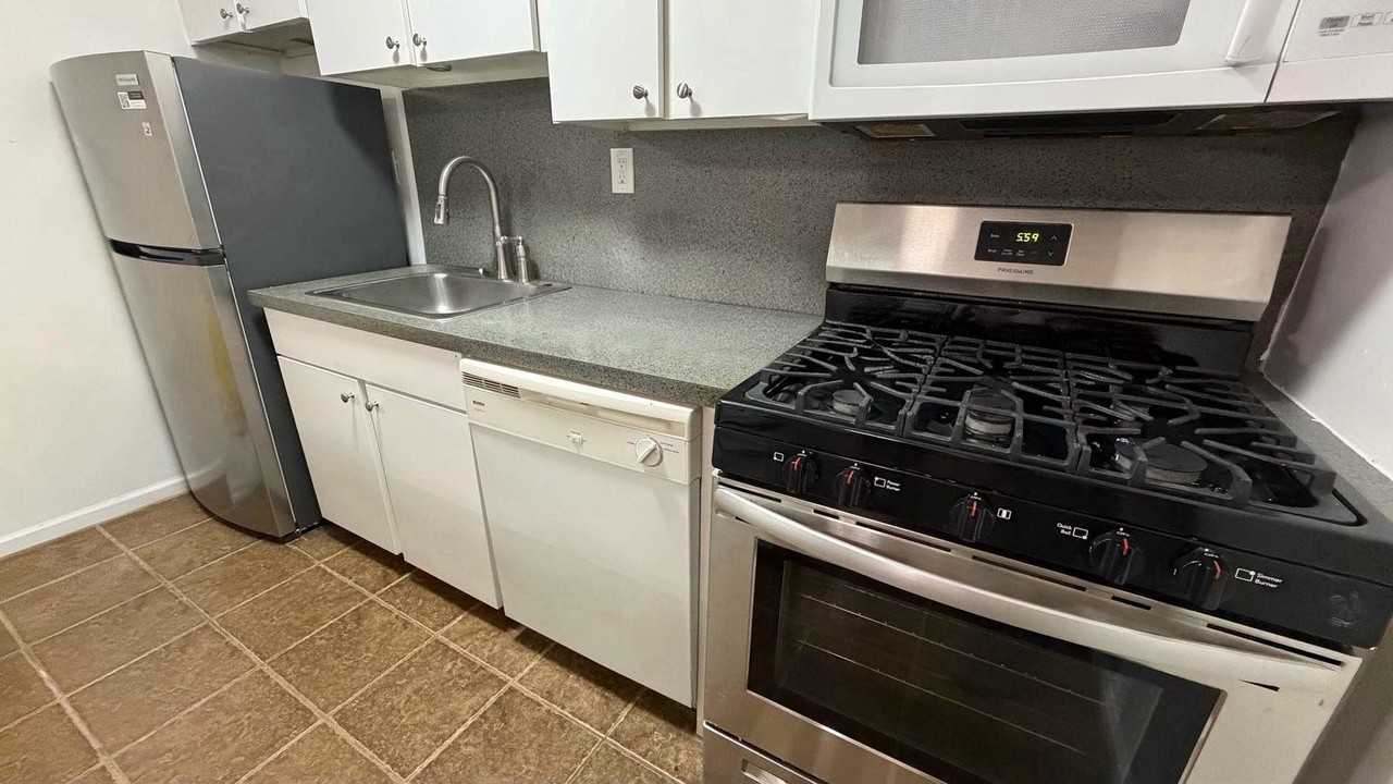 225 Halladay St #2 - Photo 6 of 8