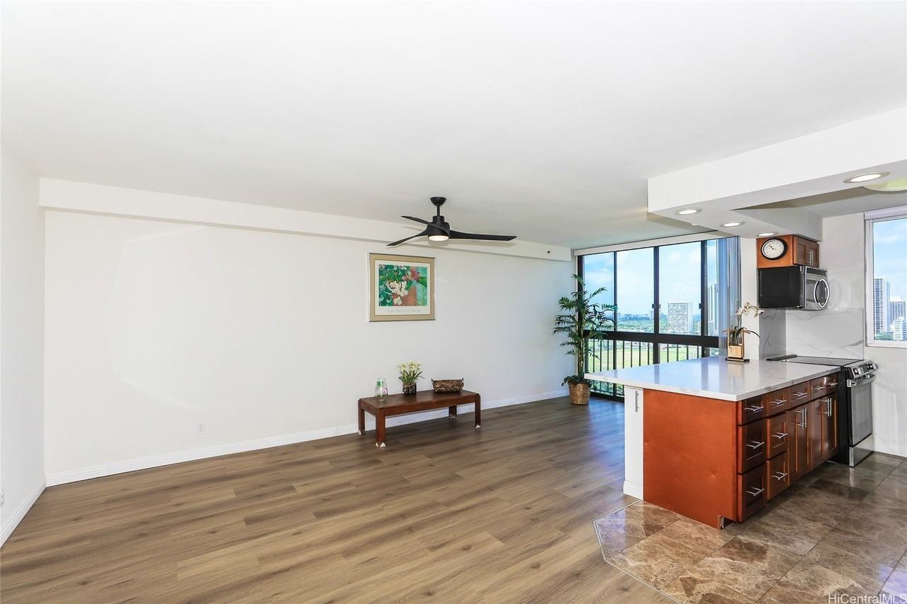 2916 Date St #18D - Photo 2 of 25