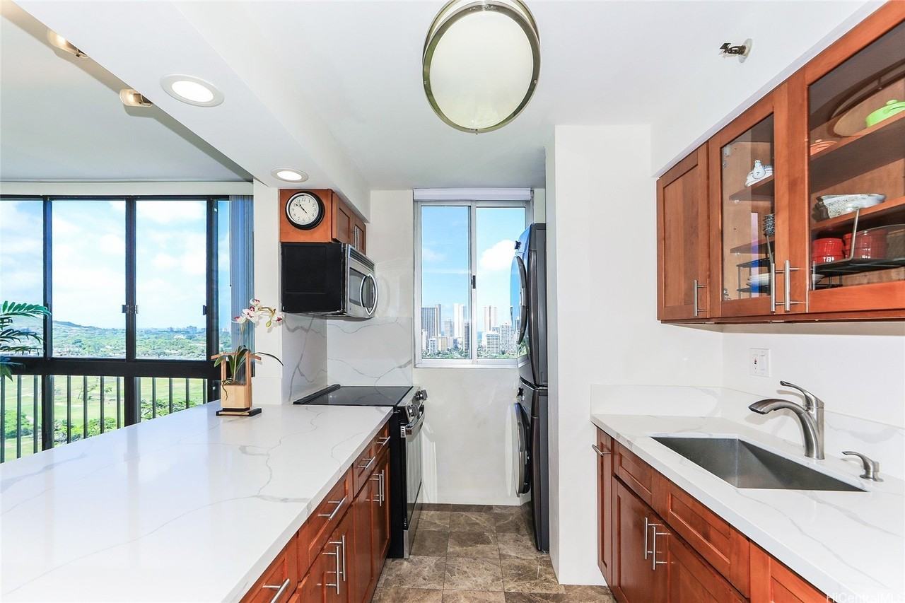 2916 Date St #18D - Photo 3 of 25