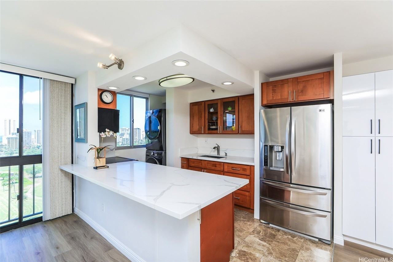 2916 Date St #18D - Photo 4 of 25