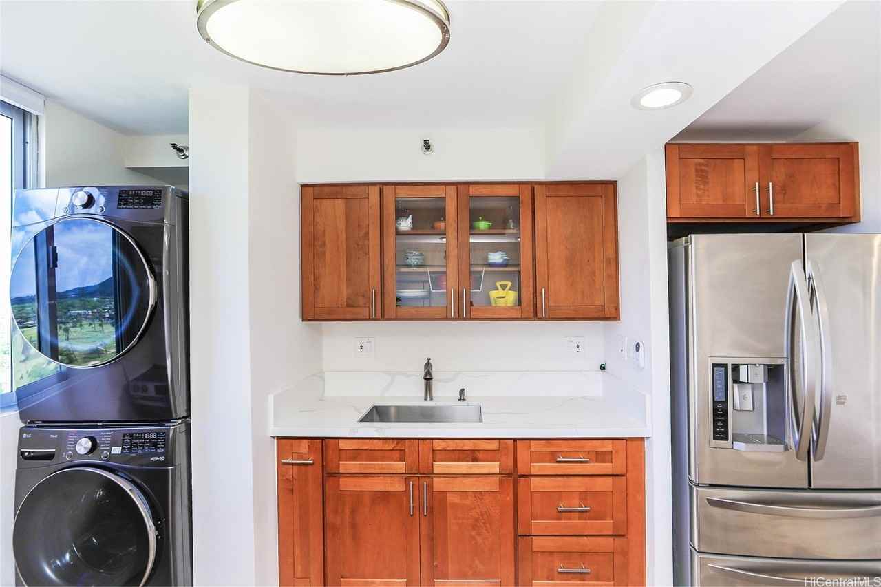 2916 Date St #18D - Photo 5 of 25