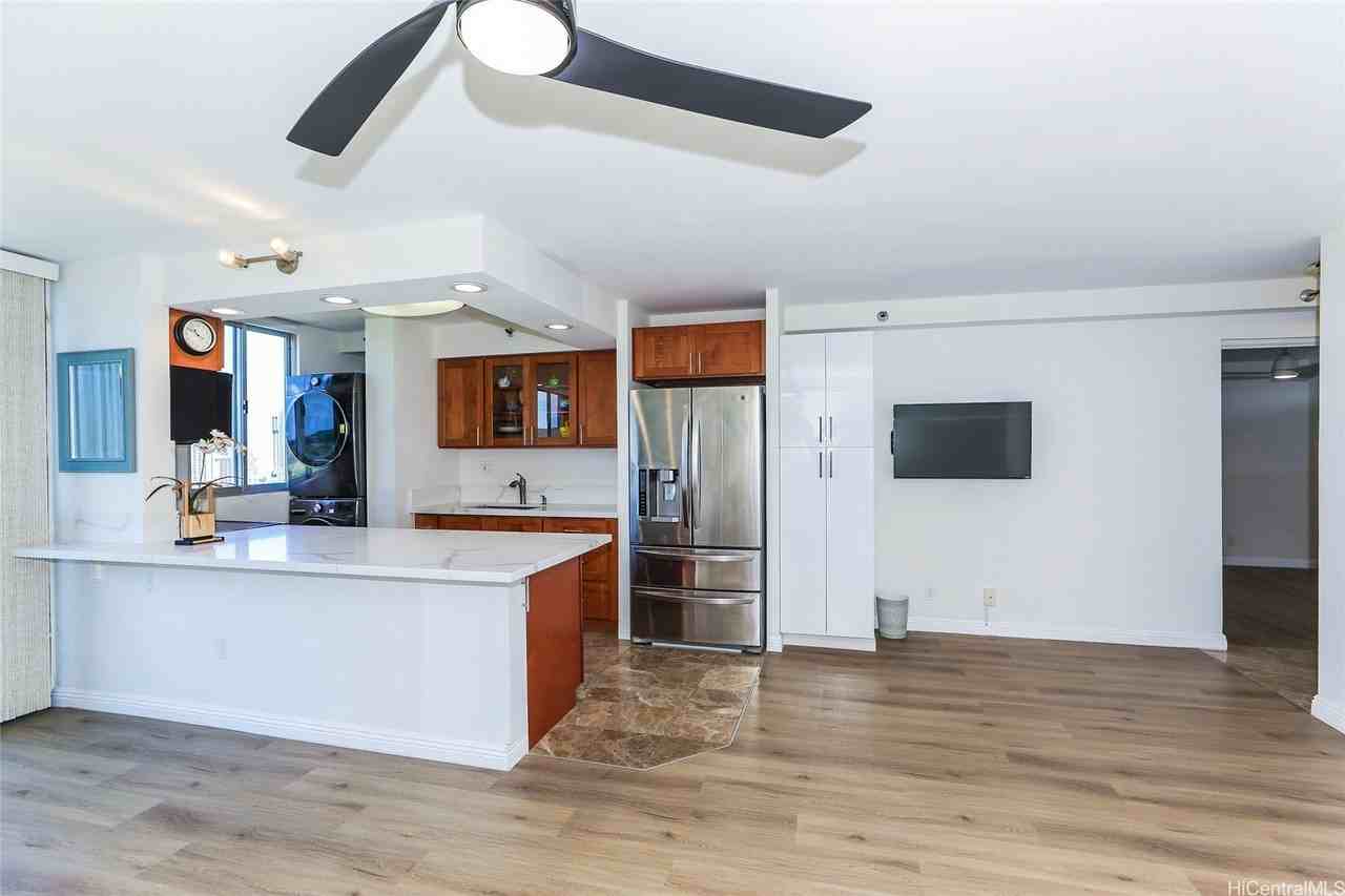 2916 Date St #18D - Photo 6 of 25