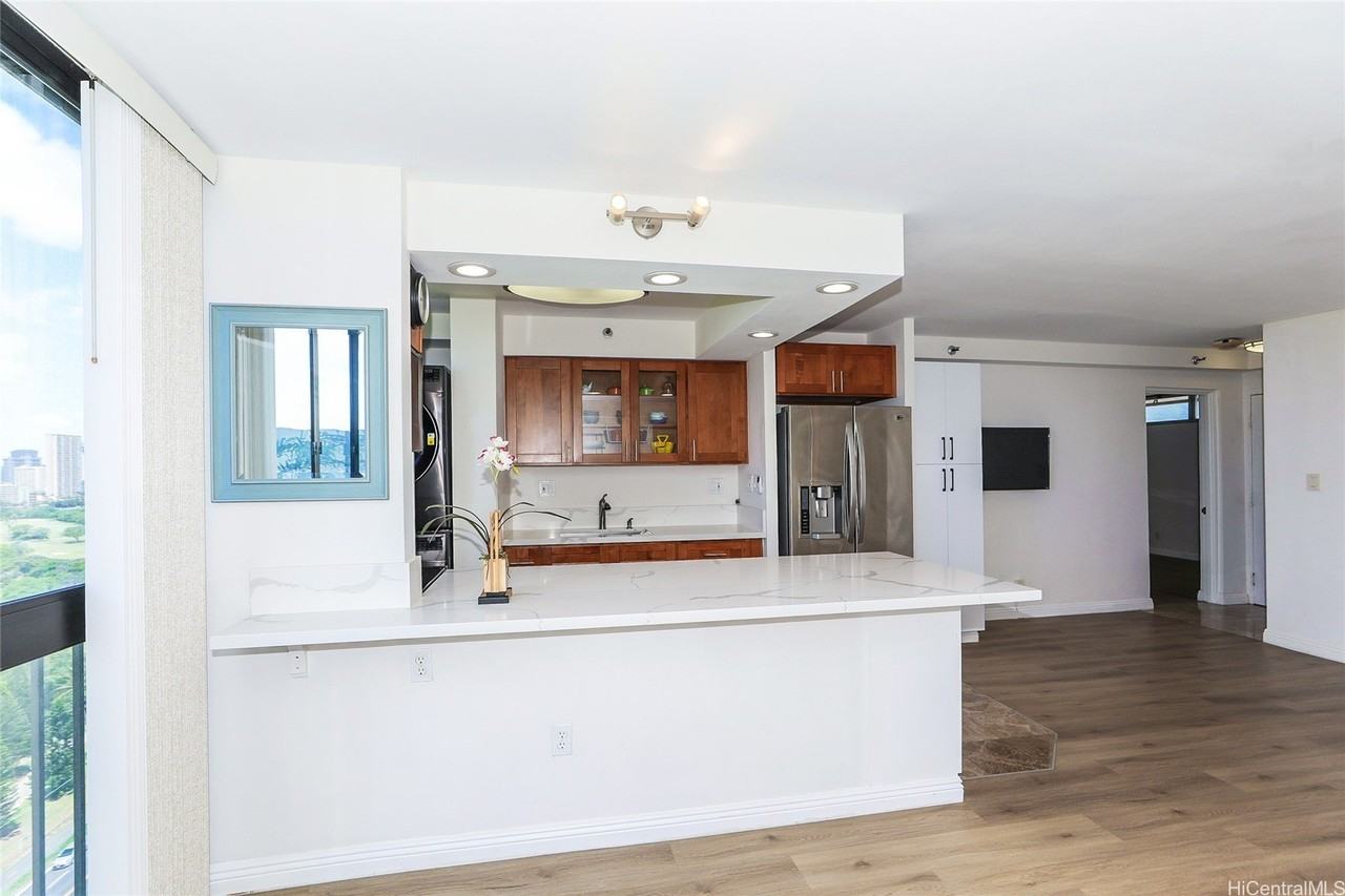 2916 Date St #18D - Photo 7 of 25