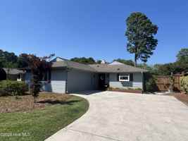 featured image of 1213 Bayside Cir W