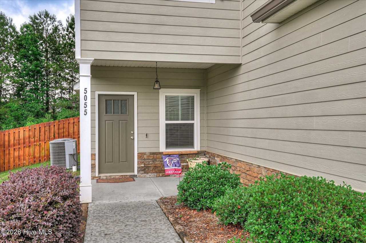 5055 Huntley Trl - Photo 4 of 42