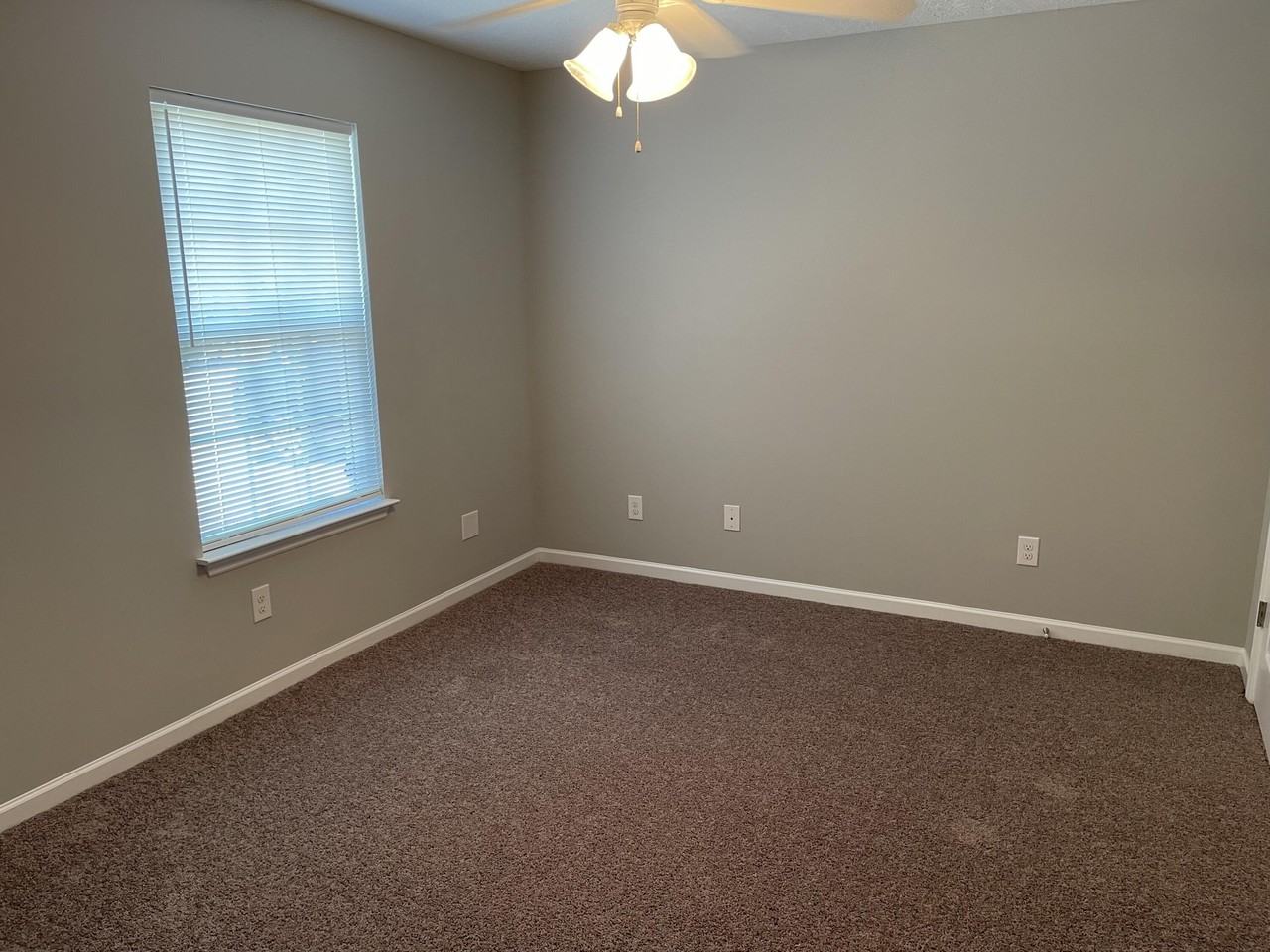 2104 Julius Dr - Photo 3 of 10