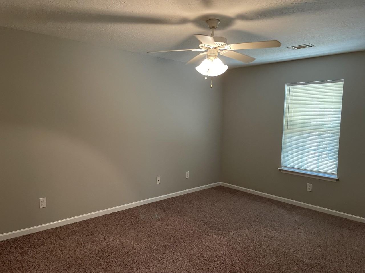 2104 Julius Dr - Photo 5 of 10
