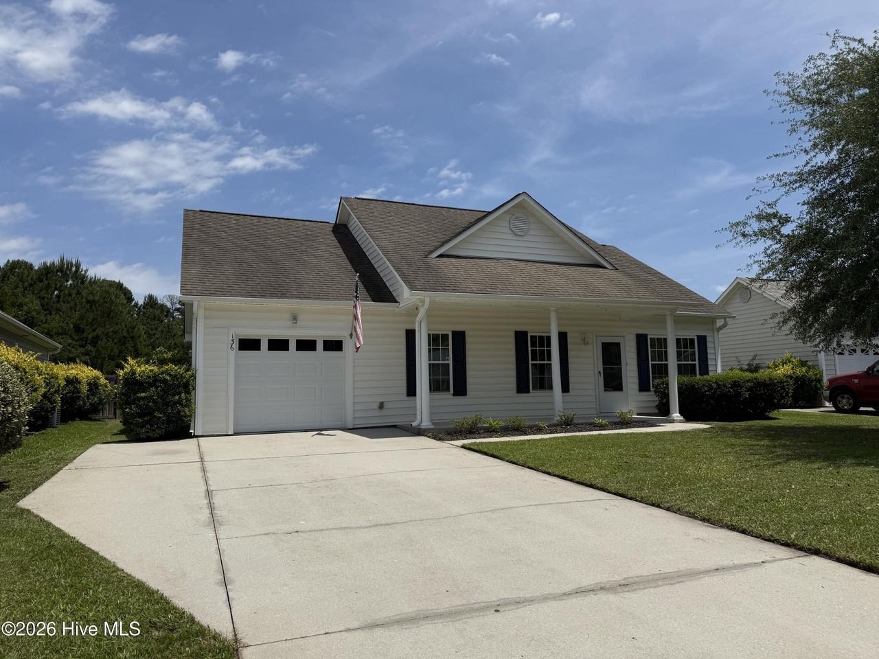 136 N Palm Dr - Photo 2 of 19