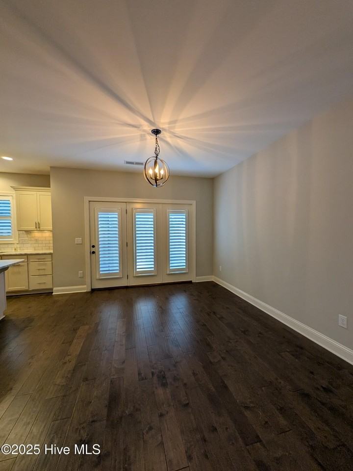 129 Pinebranch Ct - Photo 3 of 20