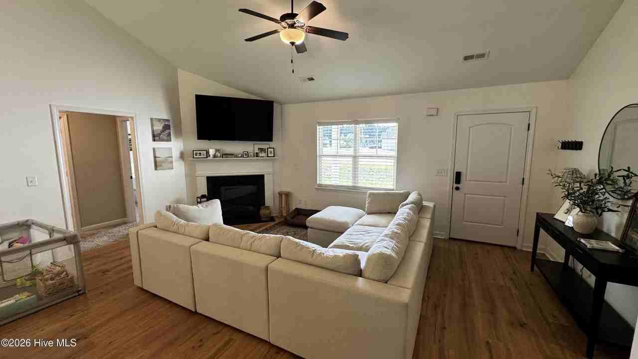 225 Westfield Dr - Photo 2 of 14