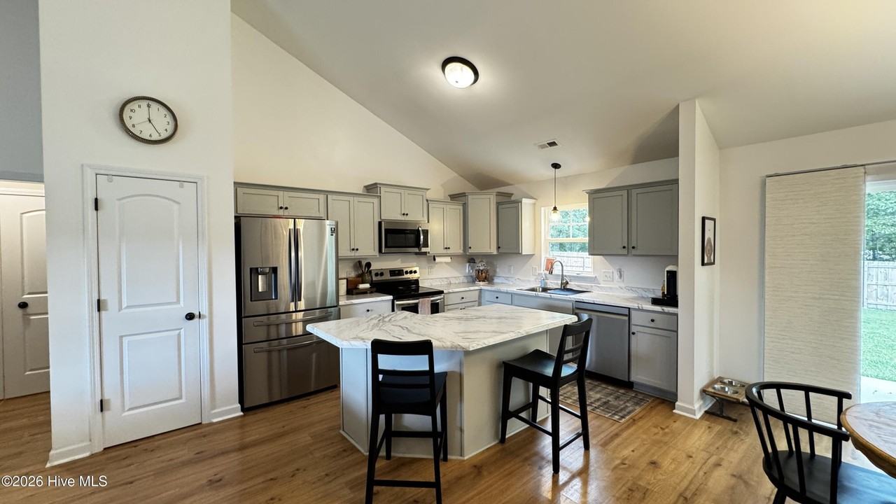 225 Westfield Dr - Photo 3 of 14