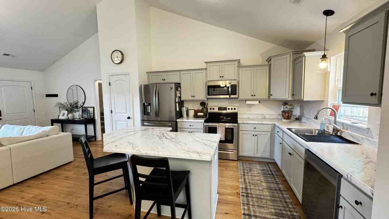 225 Westfield Dr - Photo 4 of 14