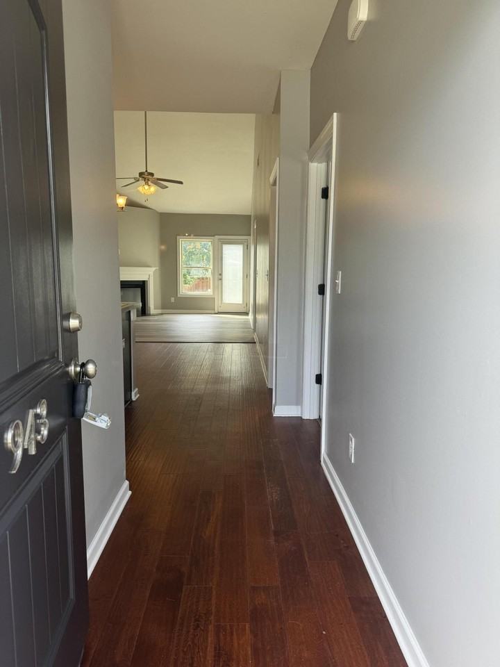 943 Erika Ln - Photo 2 of 19