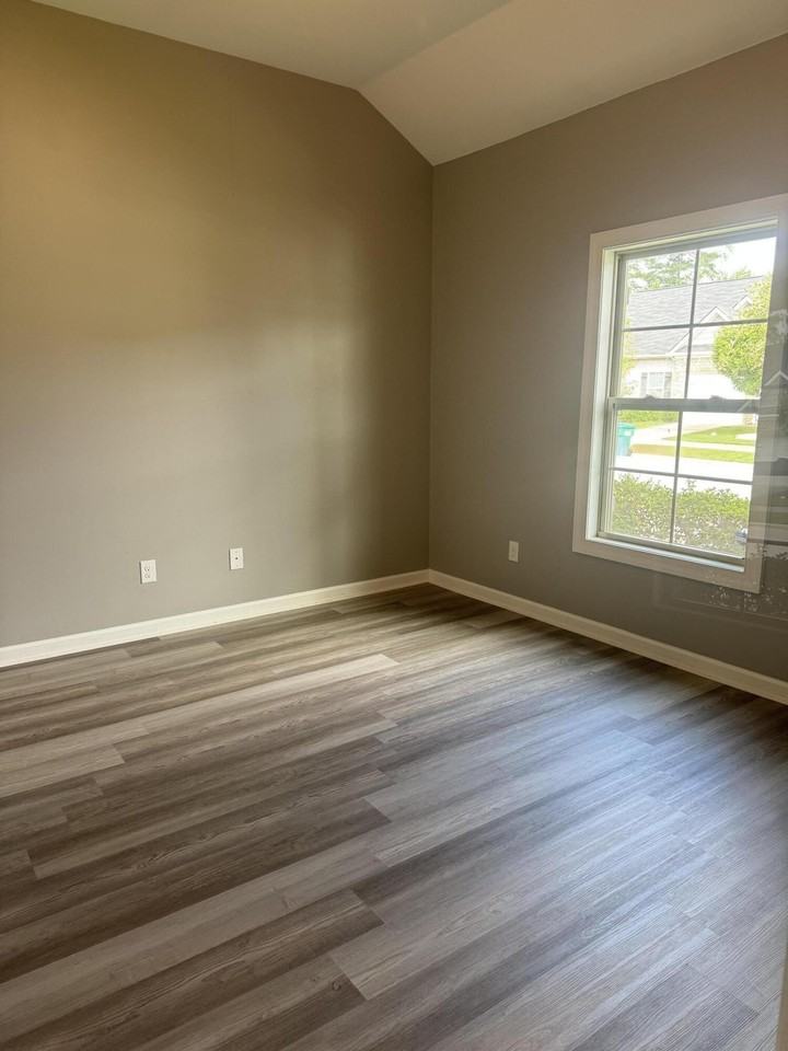 943 Erika Ln - Photo 3 of 19