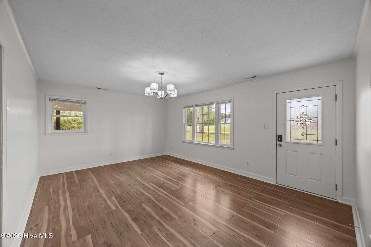 74 Cedar Rd - Photo 4 of 26