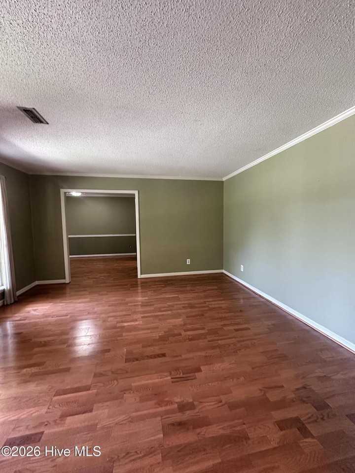 4497 Amanda Ln - Photo 4 of 41