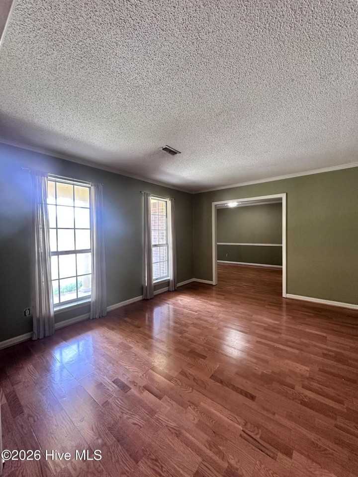4497 Amanda Ln - Photo 5 of 41