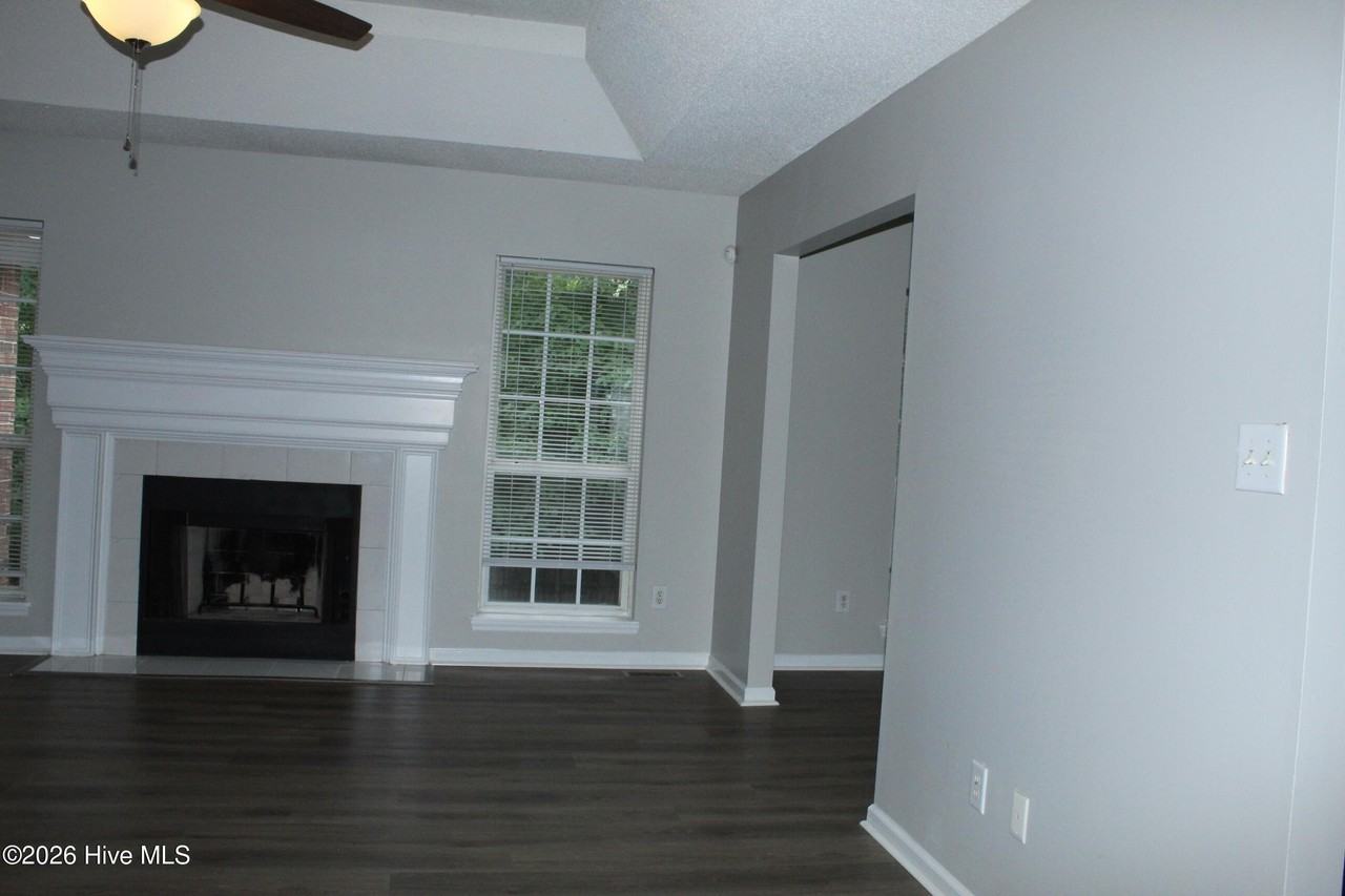 2514 Winterville Dr - Photo 5 of 32