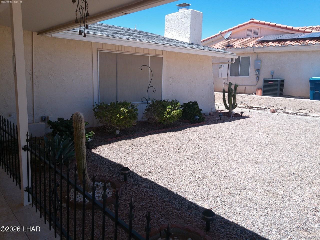 3713 Mission Dr S - Photo 3 of 40