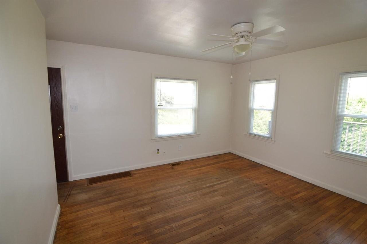 1460 Greendale Rd - Photo 3 of 19
