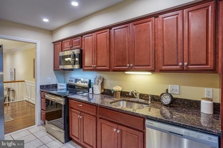 807 Stockbridge Dr - Photo 4 of 17