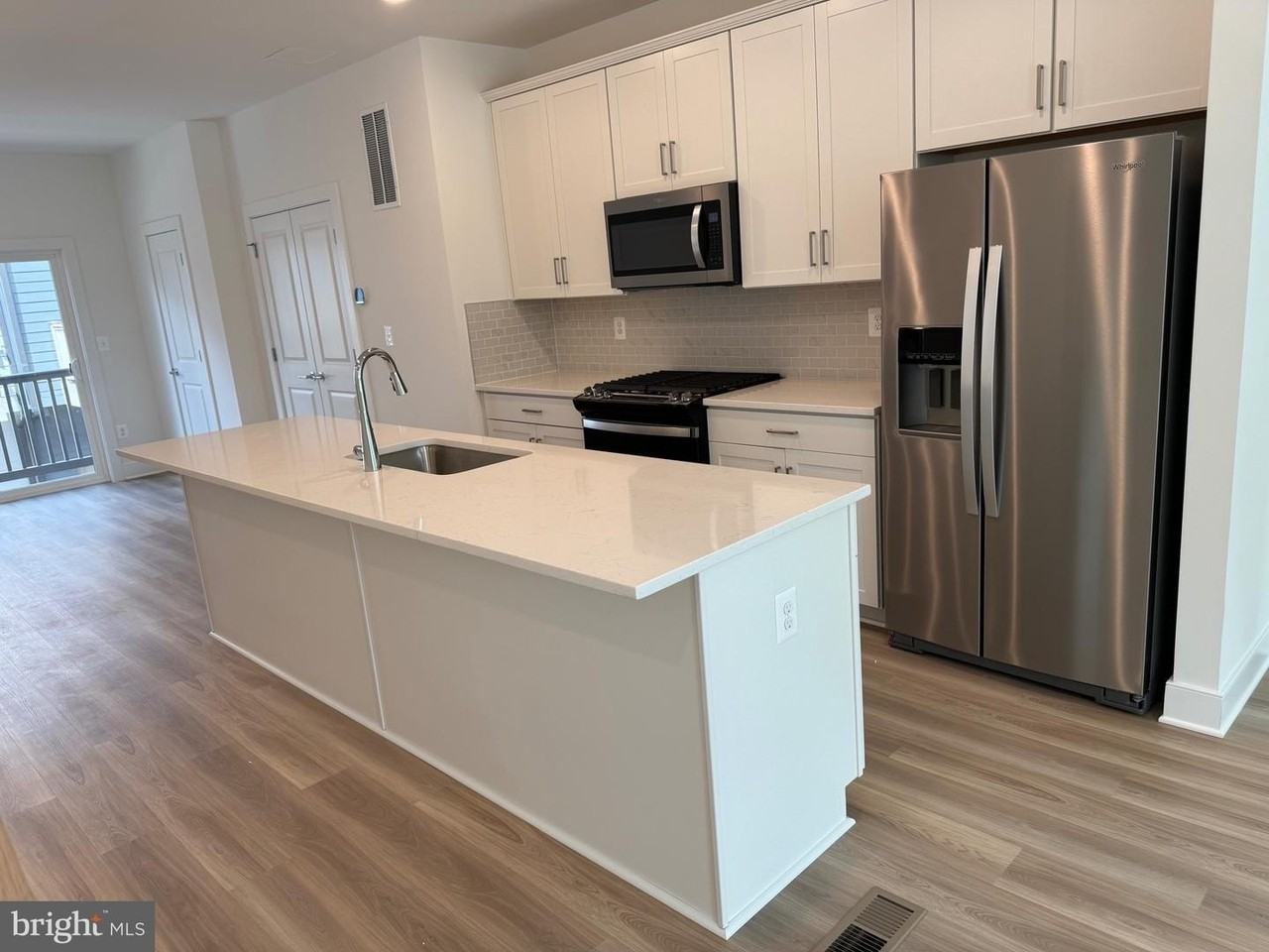 831 King Farm Blvd - Photo 6 of 37