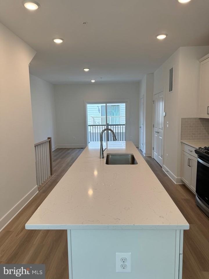 831 King Farm Blvd - Photo 7 of 37