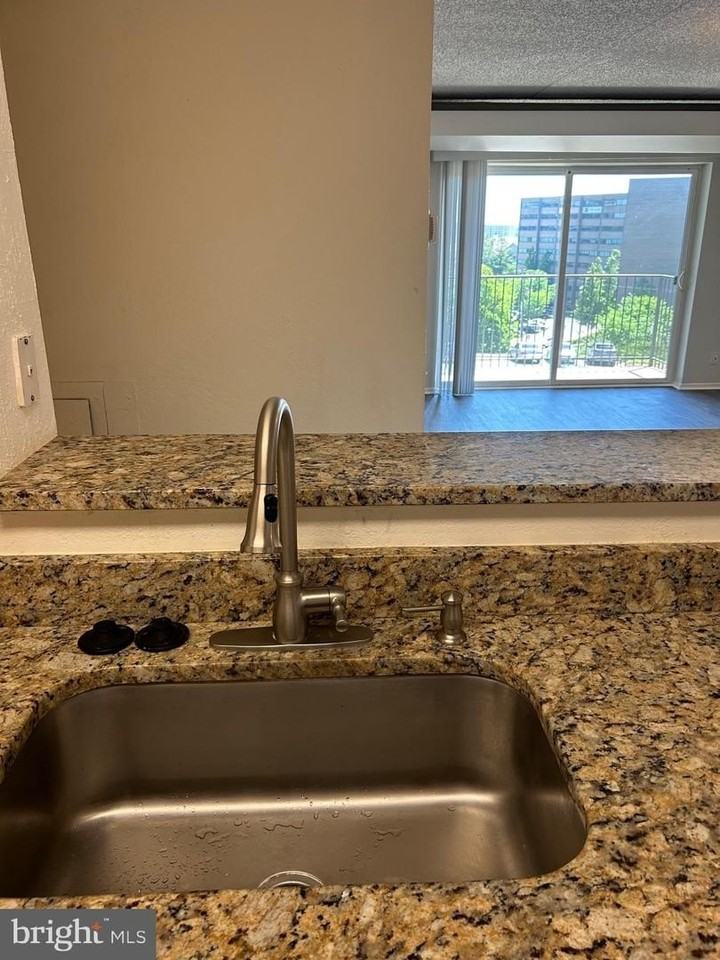 75 S Reynolds St - Photo 2 of 13
