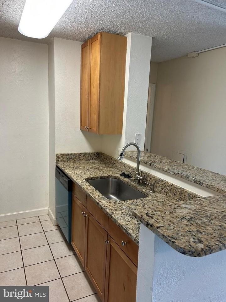 75 S Reynolds St - Photo 5 of 13