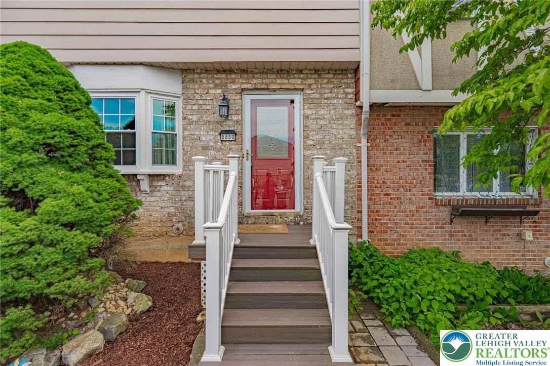 5650 Greens Dr - Photo 3 of 28