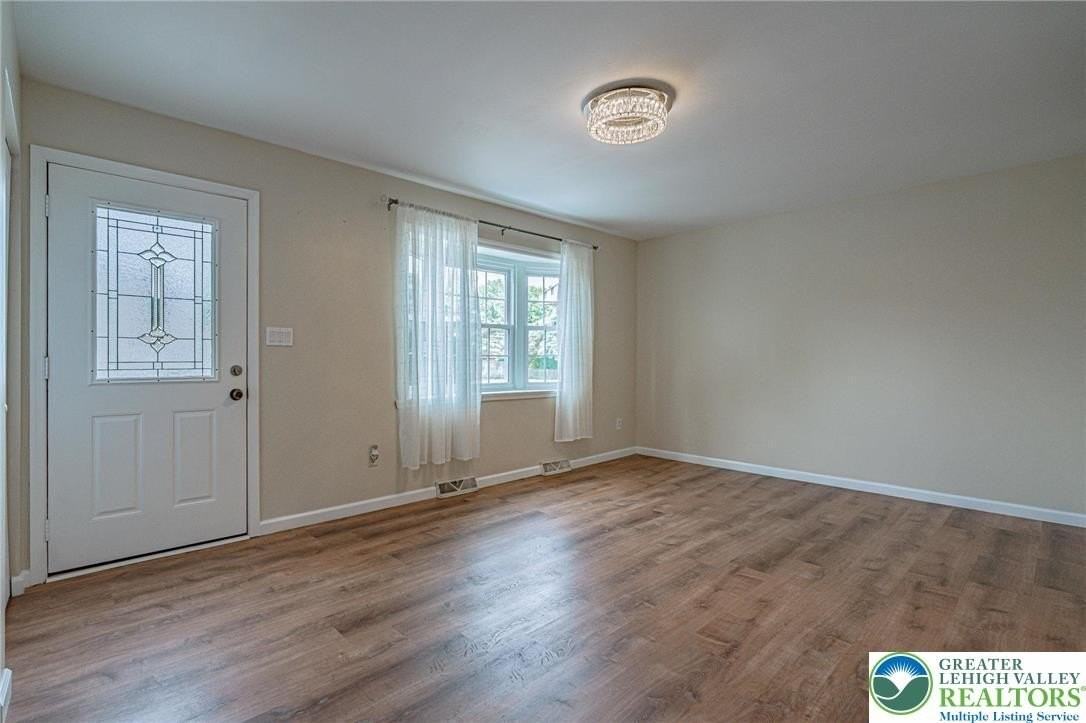 5650 Greens Dr - Photo 4 of 28