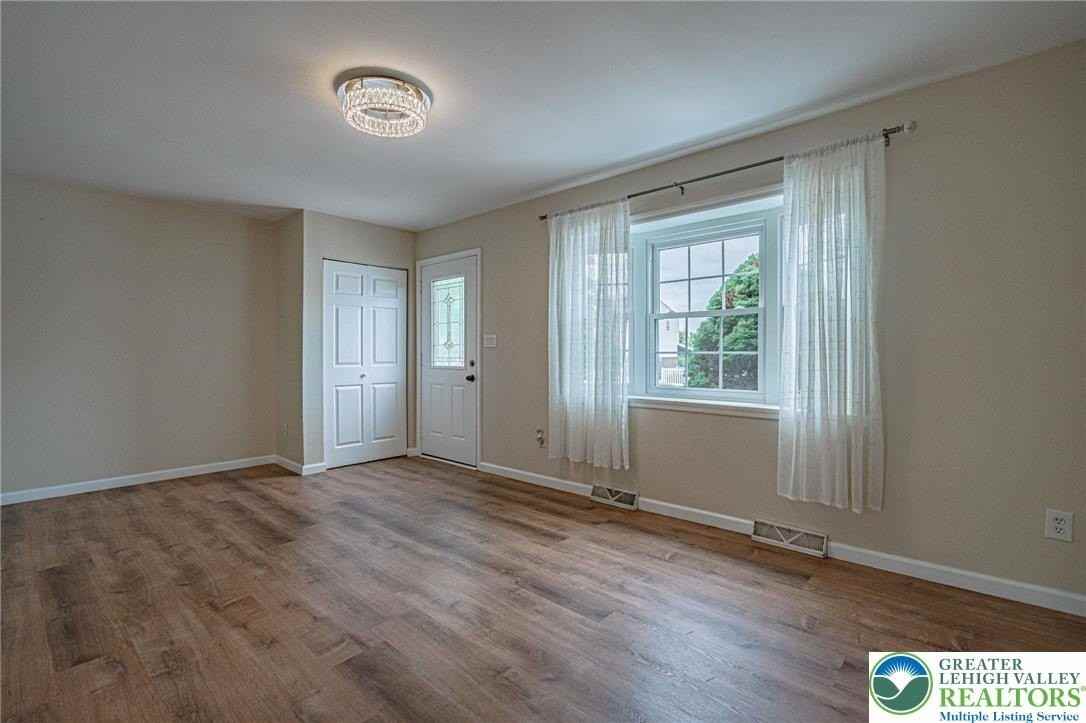 5650 Greens Dr - Photo 5 of 28