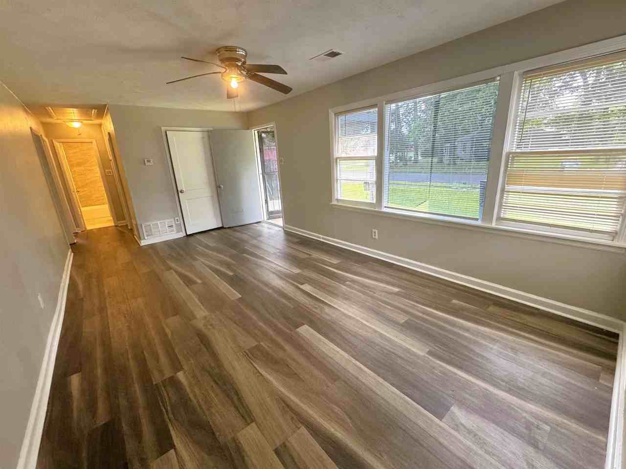 1644 Russwood Rd - Photo 5 of 16