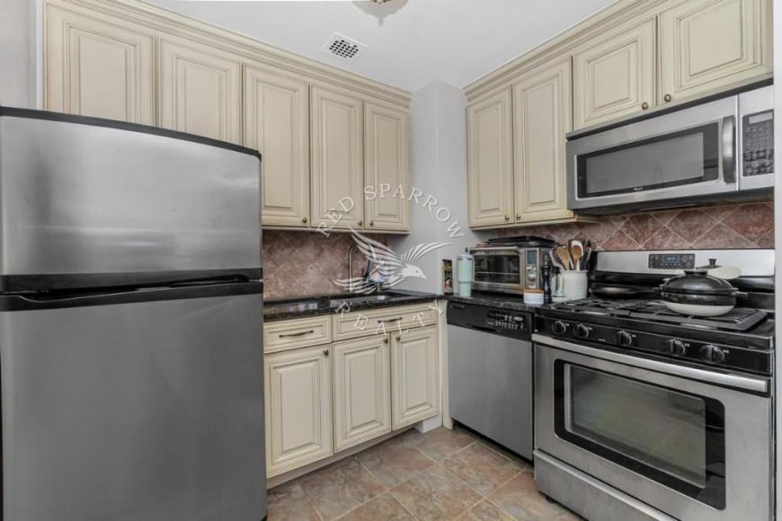 348 E 89th St - Photo 5 of 10