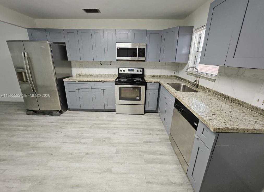 209 Sw 9th St #209 - Photo 4 of 13