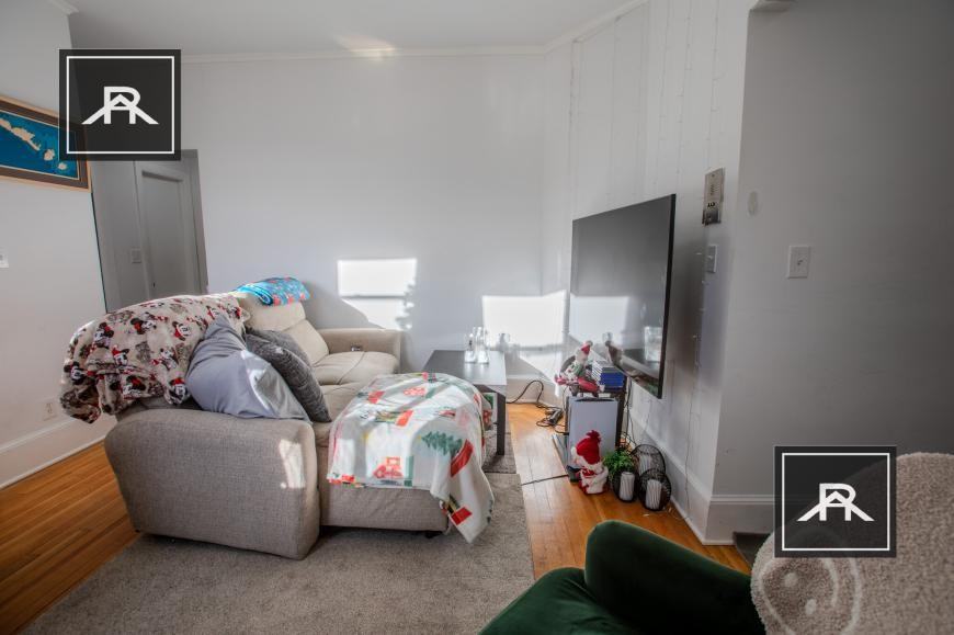 1086 Commonwealth Ave - Photo 2 of 10