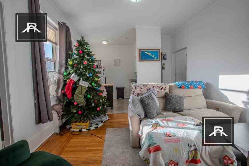 1086 Commonwealth Ave - Photo 3 of 10