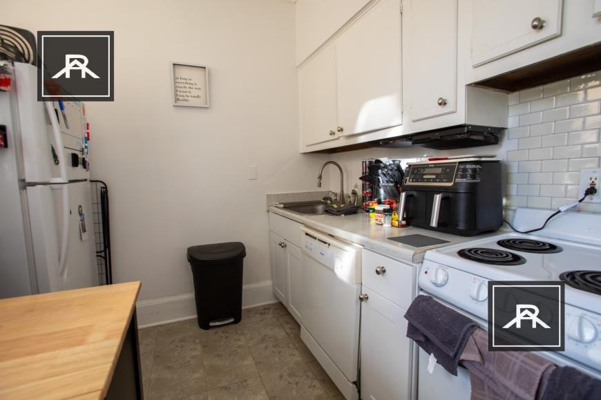 1086 Commonwealth Ave - Photo 4 of 10
