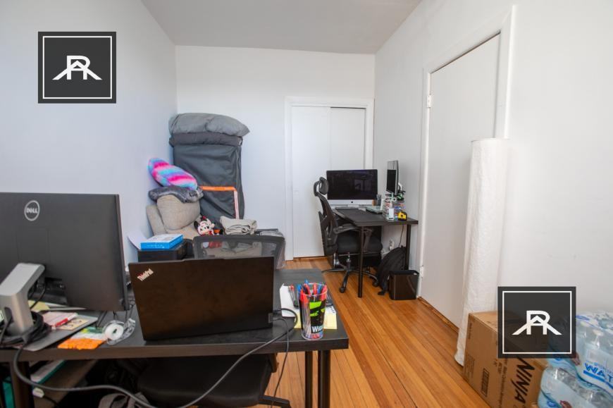 1086 Commonwealth Ave - Photo 5 of 10
